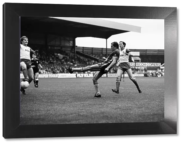 Stoke. v. Southampton. October 1984 MF18-03-041 The final score was a three one