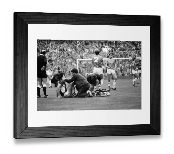 Framed Print : Everton v. Aston Villa. October 1984 MF18-01-002 The final score was a two one Framed Print : Everton v. Aston Villa. October 1984 MF18-01-002 The final score was a two one