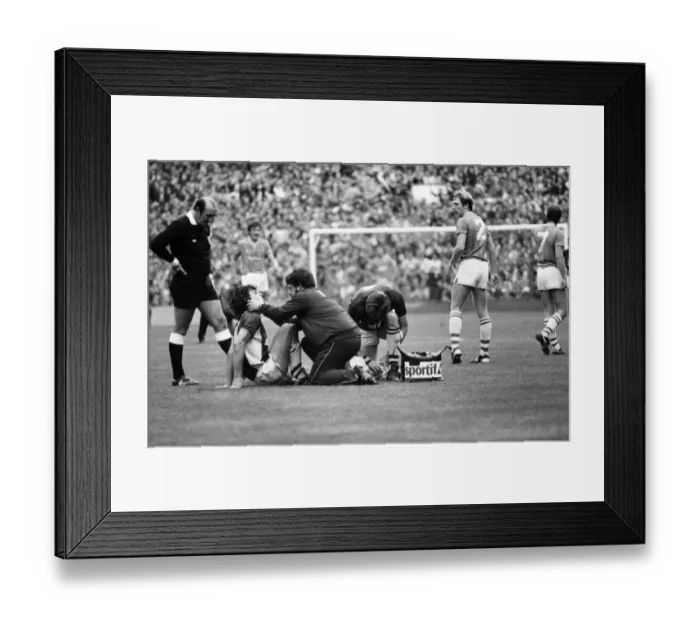 Framed Print : Everton v. Aston Villa. October 1984 MF18-01-001 The final score was a two one Framed Print : Everton v. Aston Villa. October 1984 MF18-01-001 The final score was a two one
