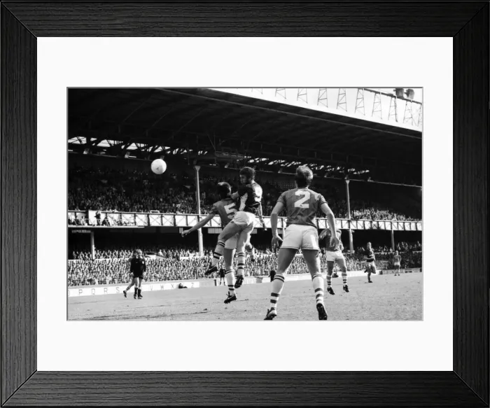 Framed Print : Everton v. Aston Villa. October 1984 MF18-01-029 The final score was a two one Framed Print : Everton v. Aston Villa. October 1984 MF18-01-029 The final score was a two one