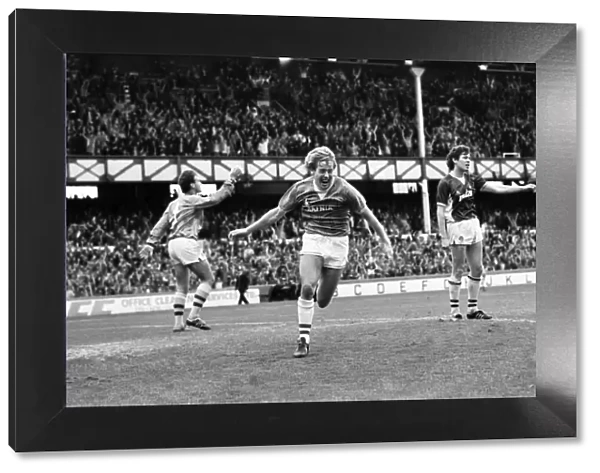 Everton v. Aston Villa. October 1984 MF18-01-038 The final score was a two one