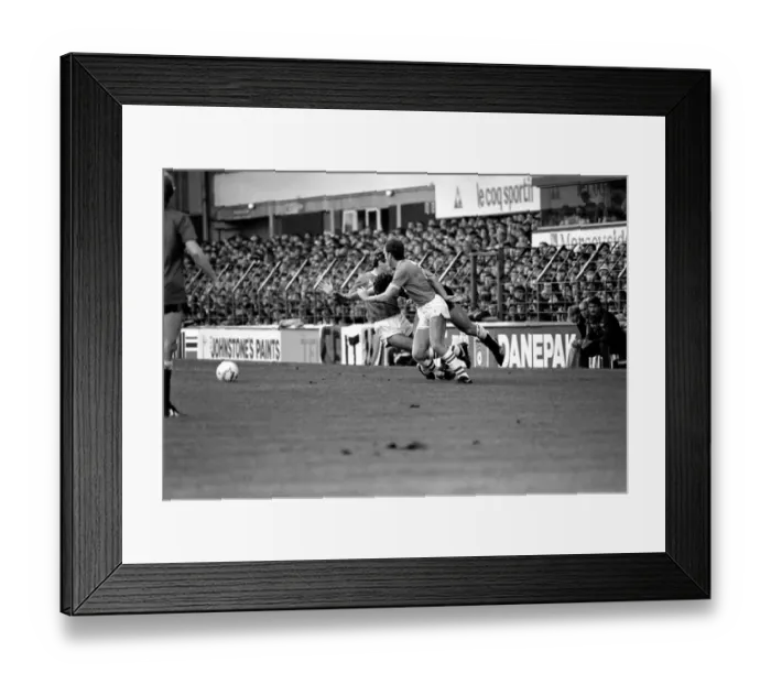 Framed Print : Everton 5 v. Manchester United 0. October 1984 MF18-07-048