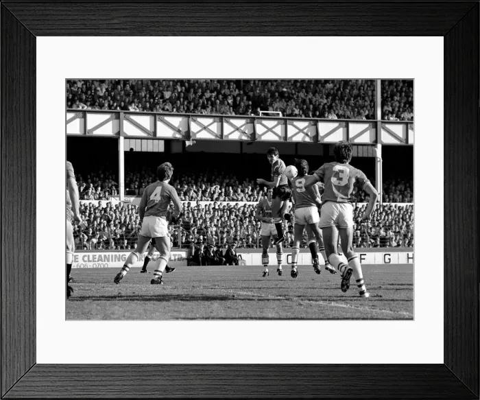 Framed Print : Everton 5 v. Manchester United 0. October 1984 MF18-07-001