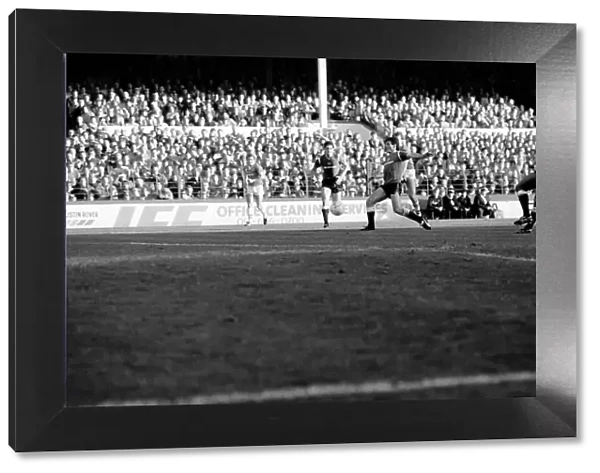 Everton 5 v. Manchester United 0. October 1984 MF18-07-040