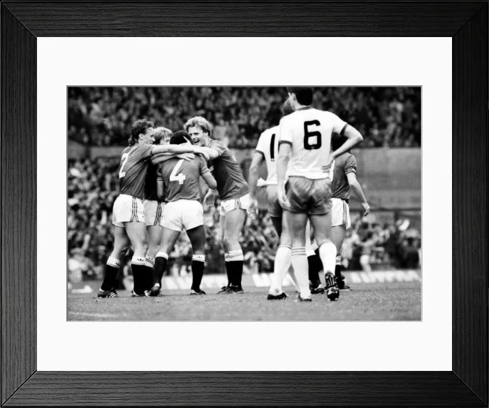 Framed Print : Manchester United 5 v. West Ham 1. October 1984 MF18-02-101