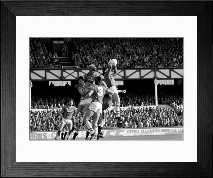 Framed Print : Everton 5 v. Manchester United 0. October 1984 MF18-07-045 Framed Print : Everton 5 v. Manchester United 0. October 1984 MF18-07-045