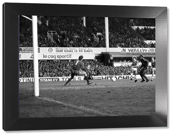 Everton 3 v. Leicester City 0. November 1984 MF18-08-007