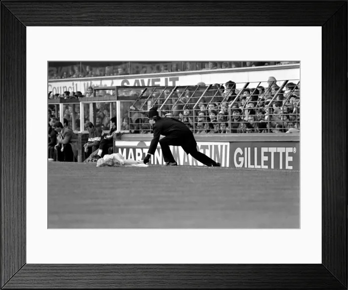 Framed Print : Everton 5 v. Manchester United 0. October 1984 MF18-07-037 Framed Print : Everton 5 v. Manchester United 0. October 1984 MF18-07-037