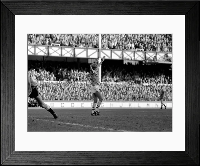 Framed Print : Everton 5 v. Manchester United 0. October 1984 MF18-07-023 Framed Print : Everton 5 v. Manchester United 0. October 1984 MF18-07-023