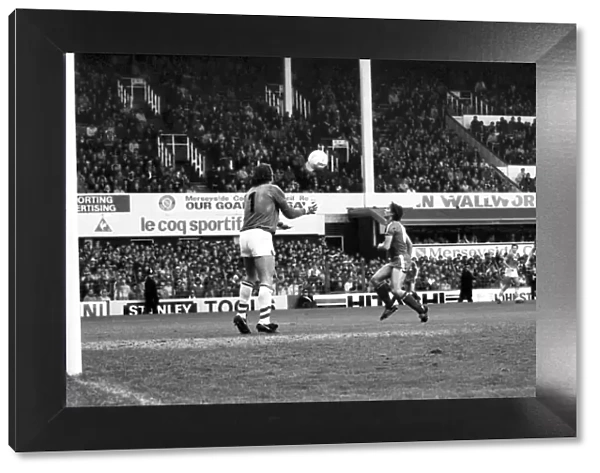 Everton 3 v. Leicester City 0. November 1984 MF18-08-023