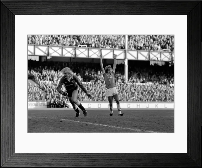 Framed Print : Everton 5 v. Manchester United 0. October 1984 MF18-07-024 Framed Print : Everton 5 v. Manchester United 0. October 1984 MF18-07-024