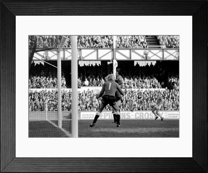 Framed Print : Everton 5 v. Manchester United 0. October 1984 MF18-07-004 Framed Print : Everton 5 v. Manchester United 0. October 1984 MF18-07-004