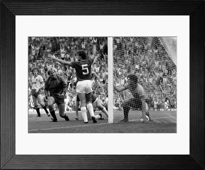 Framed Print : Manchester United 1 v. Watford 1. August 1984 MF17-18-006