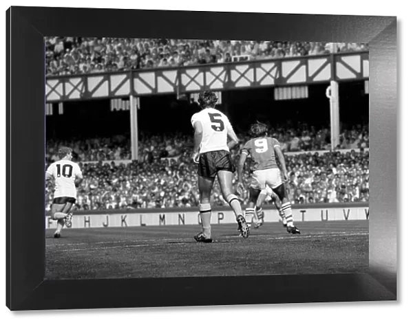 Everton 1 v. Tottenham Hotspur 4. August 1984 MF17-17-016
