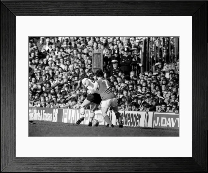 Framed Print : English League Division One match at Highbury. Arsenal 1 v Crystal Palace 1 Framed Print : English League Division One match at Highbury. Arsenal 1 v Crystal Palace 1