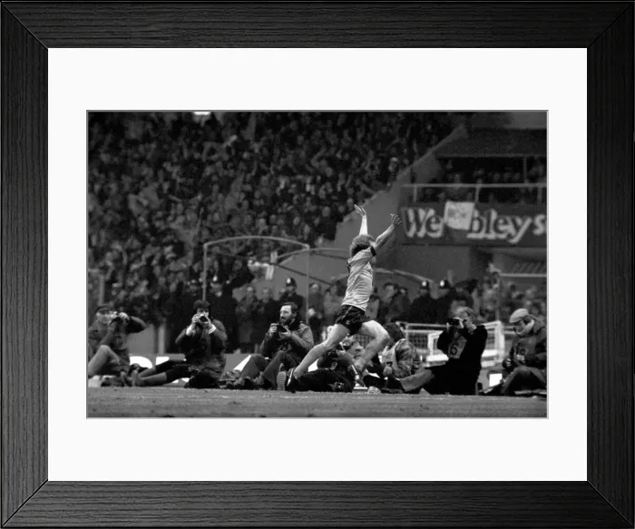 Framed Print : Nottingham Forest v. Wolverhampton Wanderers. (League Cup Final)