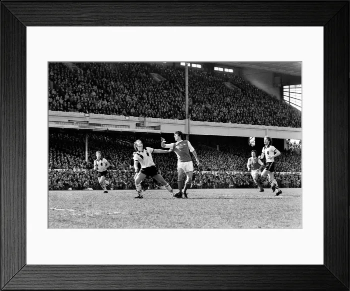 Framed Print : English League Division One match at Highbury. Arsenal 1 v Crystal Palace 1