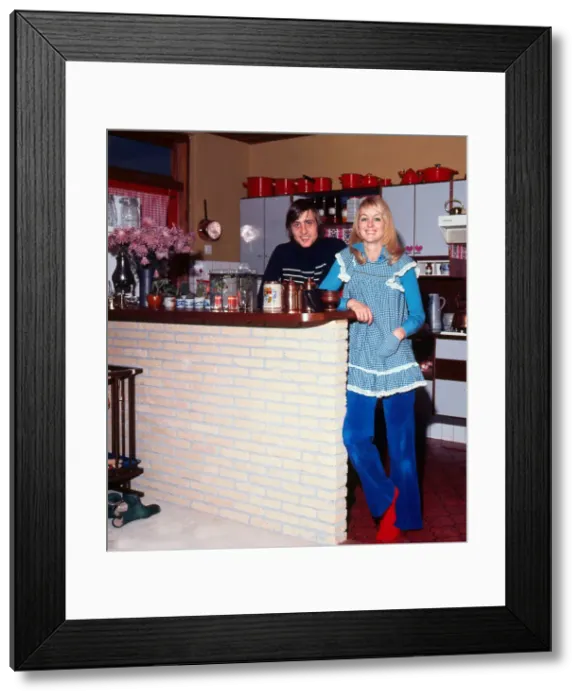 Framed Print : Johan Cruyff at home with his wife Danny December 1972 Framed Print : Johan Cruyff at home with his wife Danny December 1972
