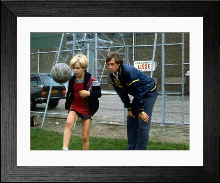 Framed Print : Johan Cruyff with 8 year old son Jordi September 1982 Framed Print : Johan Cruyff with 8 year old son Jordi September 1982