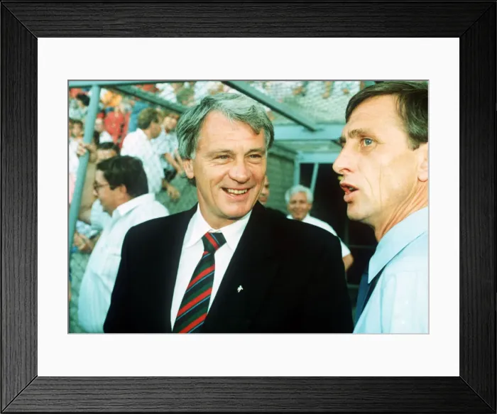 Framed Print : Bobby Robson, manager of PSV Eindhoven with Dutch legend Framed Print : Bobby Robson, manager of PSV Eindhoven with Dutch legend