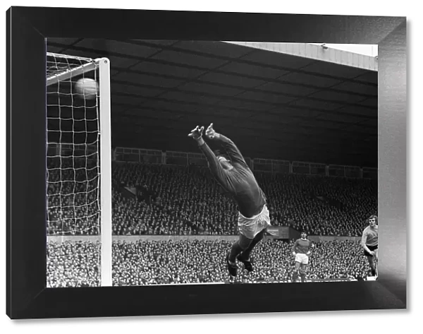 Jimmy Rimmer Manchester United goalkeeper dives 1969 against Watford