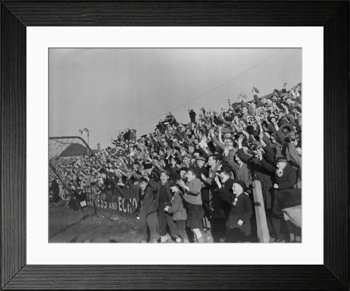 Framed Print : Football FA Cup Tie 4th Round 1949. Yeovil v Sunderland 016655 / 13 Framed Print : Football FA Cup Tie 4th Round 1949. Yeovil v Sunderland 016655 / 13
