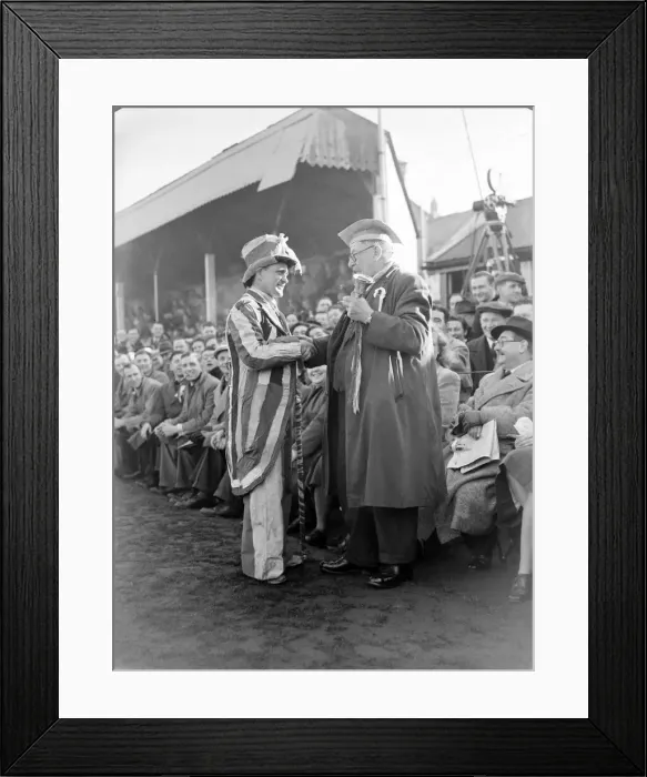 Framed Print : Football FA Cup Tie 4th Round 1949. Yeovil v Sunderland 016655 / 11 Framed Print : Football FA Cup Tie 4th Round 1949. Yeovil v Sunderland 016655 / 11