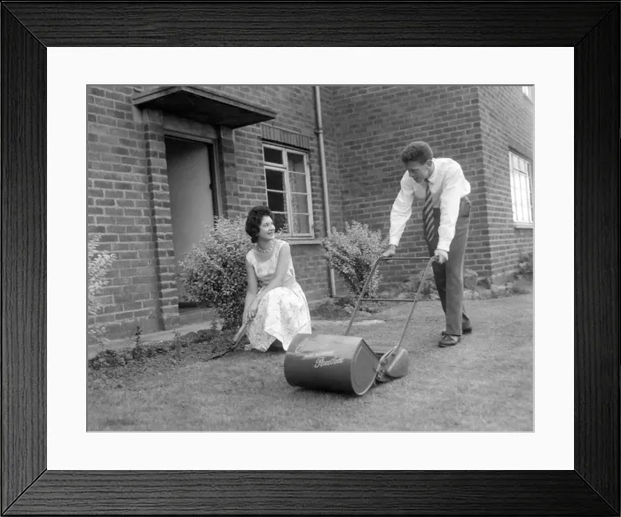 Framed Print : Arguments between John Sharples and his girlfriend 16 year old Valerie Walker are rare Framed Print : Arguments between John Sharples and his girlfriend 16 year old Valerie Walker are rare
