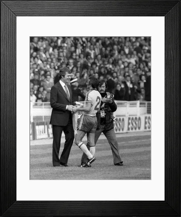 Framed Print : Southampton v Manchester United FA Cup Final 1976 Lawrie McMenemy celebrates with Framed Print : Southampton v Manchester United FA Cup Final 1976 Lawrie McMenemy celebrates with