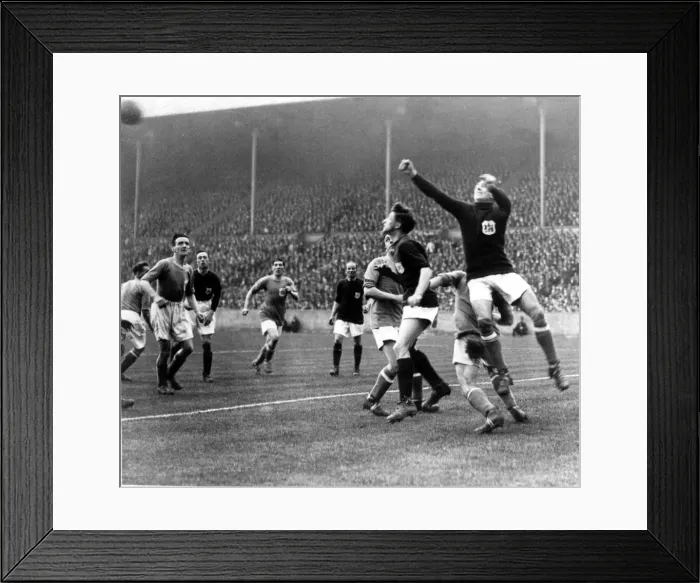 Framed Print : Sport - Football - FA Cup Final - 1927 - Cardiff City v Arsenal - Cardiff City goalkeeper Framed Print : Sport - Football - FA Cup Final - 1927 - Cardiff City v Arsenal - Cardiff City goalkeeper