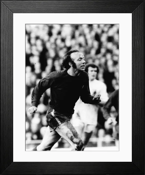 Framed Print : Nobby Stiles, footballer playing for Middlesbrough in 1972 Running Framed Print : Nobby Stiles, footballer playing for Middlesbrough in 1972 Running