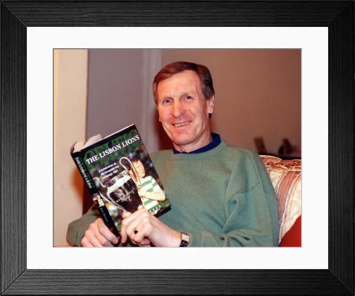 Framed Print : Billy McNeill holding the Lisbon Lions Book Framed Print : Billy McNeill holding the Lisbon Lions Book