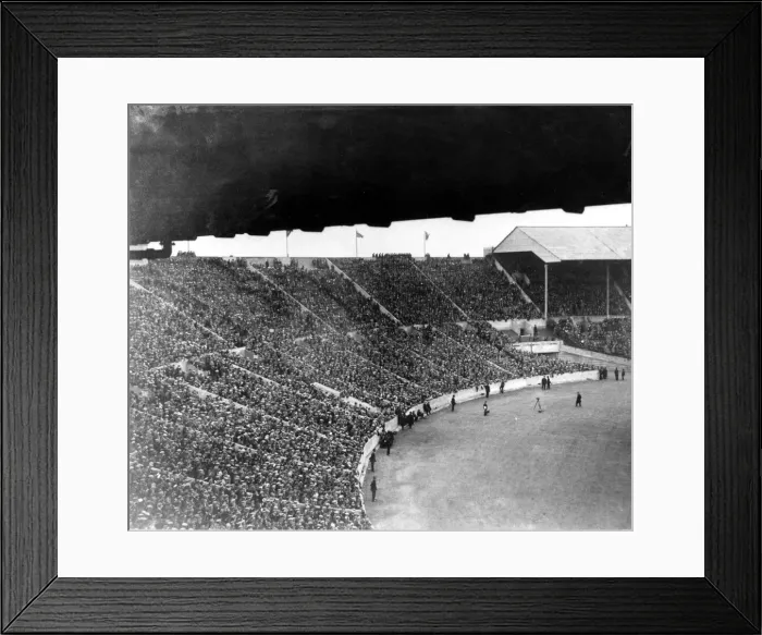 Framed Print : Sport - Football - FA Cup Final - 1927 - Cardiff City v Arsenal - The West terrace Framed Print : Sport - Football - FA Cup Final - 1927 - Cardiff City v Arsenal - The West terrace