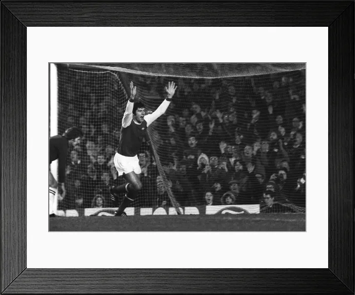 Framed Print : Malcolm Macdonald scores goal for Arsenal 1976 Framed Print : Malcolm Macdonald scores goal for Arsenal 1976