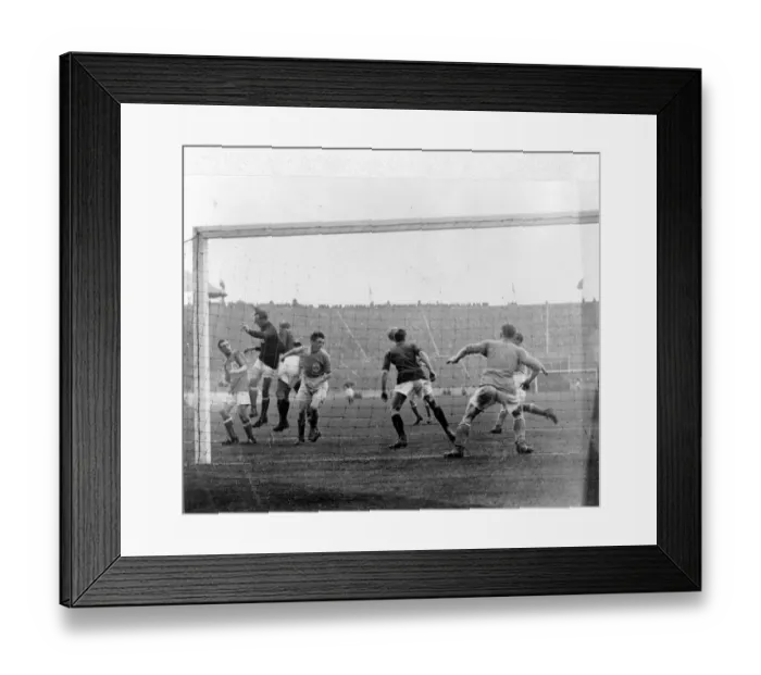 Framed Print : Sport - Football - FA Cup Final - 1927 - Cardiff City v Arsenal - Cardiff goalkeeper Tom Framed Print : Sport - Football - FA Cup Final - 1927 - Cardiff City v Arsenal - Cardiff goalkeeper Tom