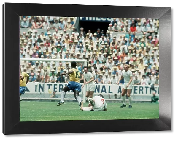 Pele evades tackle from Alan Mullery England Brazil World Cup 1970 football