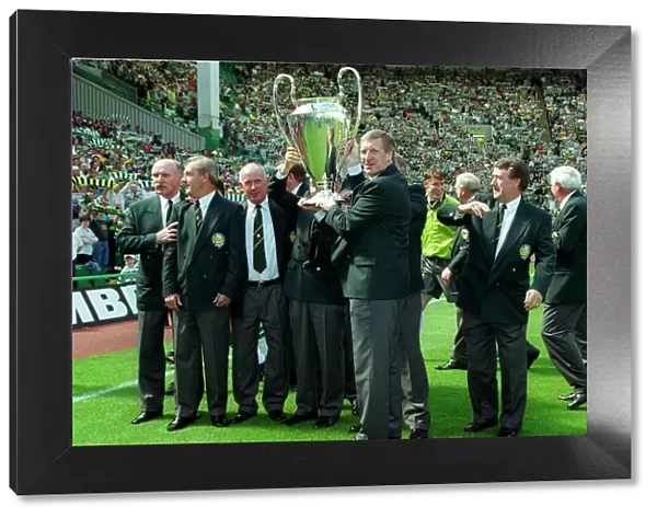 Billy McNeill and former Lisbon Lions August 1998