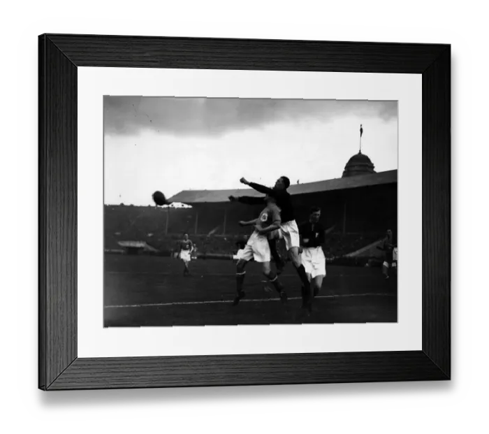 Framed Print : Sport - Football - FA Cup Final - 1927 - Cardiff City v Arsenal - Arsenal goalkeeper Dan Framed Print : Sport - Football - FA Cup Final - 1927 - Cardiff City v Arsenal - Arsenal goalkeeper Dan