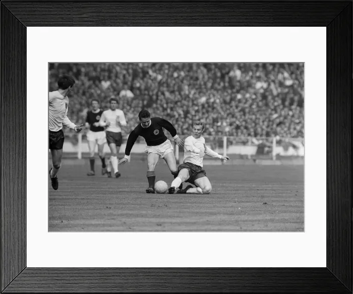 Framed Print : Bobby Moore and Willie Wallace in England v Scotland 1967 freindly game at Wembley Framed Print : Bobby Moore and Willie Wallace in England v Scotland 1967 freindly game at Wembley