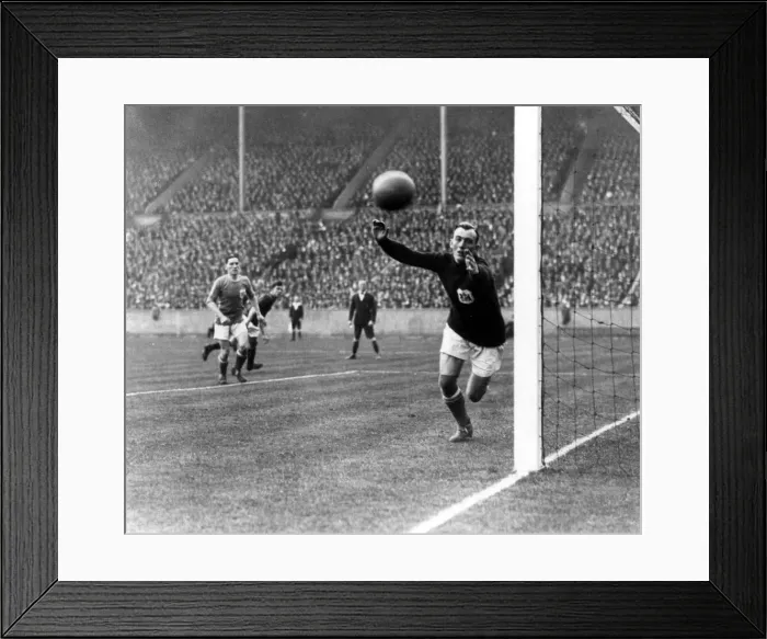 Framed Print : Sport - Football - FA Cup Final - 1927 - Cardiff City v Arsenal - Cardif goalkeeper Tom Framed Print : Sport - Football - FA Cup Final - 1927 - Cardiff City v Arsenal - Cardif goalkeeper Tom