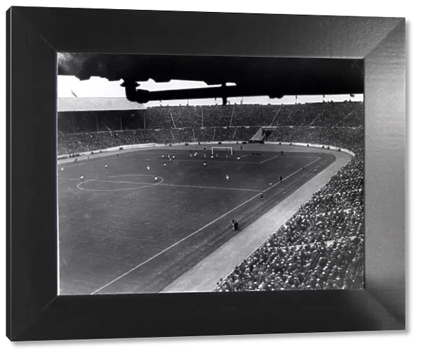 Cardiff City v Arsenal compete in the 1927 FA Cup Final at Wembley Stadium April 1927