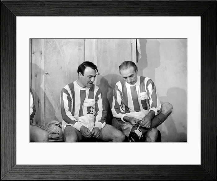 Framed Print : Sir Stanley MatthewsOs 1965 testimonial football match held on the 28th April 1965 Framed Print : Sir Stanley MatthewsOs 1965 testimonial football match held on the 28th April 1965
