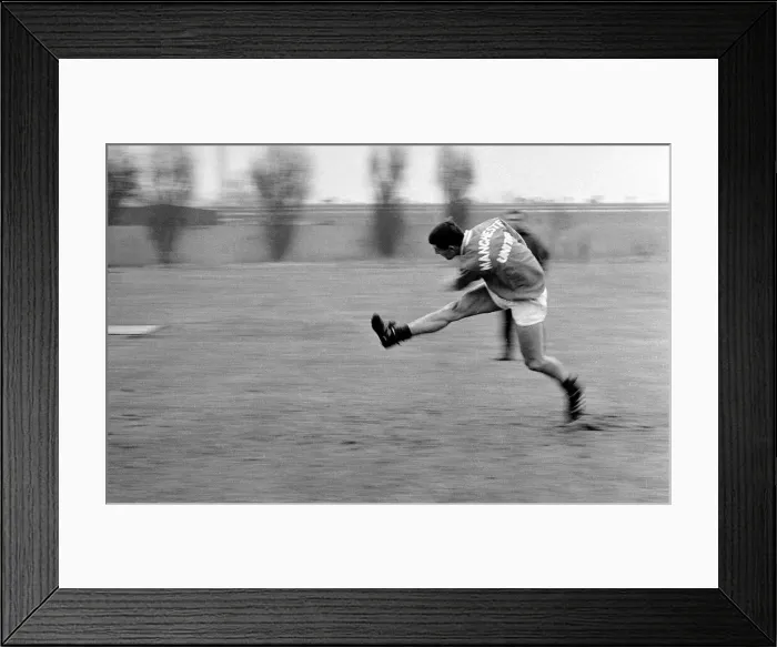 Framed Print : David Herd of Manchester United scoring ace with the mule-kick in his boots Framed Print : David Herd of Manchester United scoring ace with the mule-kick in his boots