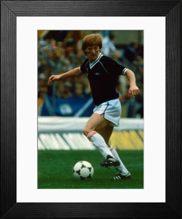 Framed Print : Gordon Strachan in action for Scotland March 1989 Framed Print : Gordon Strachan in action for Scotland March 1989