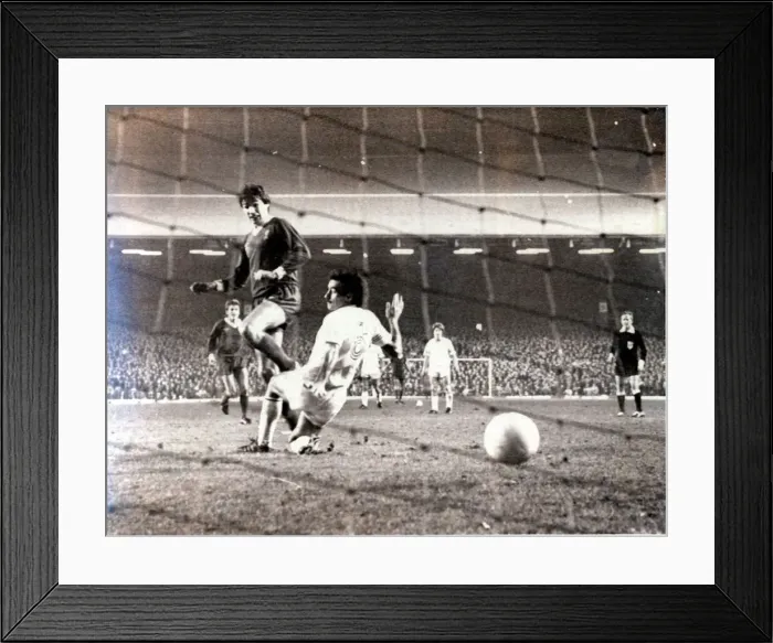 Framed Print : European Cup second round Second Leg match at Anfield. Liverpool 4 v Aberdeen 0 Framed Print : European Cup second round Second Leg match at Anfield. Liverpool 4 v Aberdeen 0