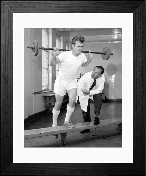 Framed Print : Arsenal physiotherapist Bertie Mee watches intently as Hendon outside right Terry Howard