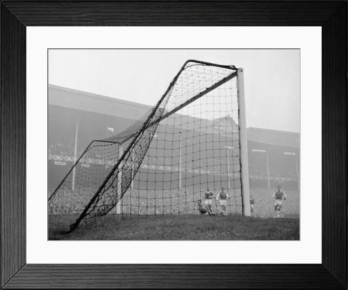 Framed Print : English League Division One match April 1959 Everton 4 v Arsenal 1 at Goodison Park Framed Print : English League Division One match April 1959 Everton 4 v Arsenal 1 at Goodison Park