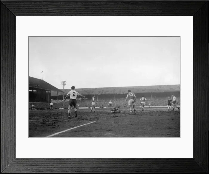 Framed Print : English League Division One match at White Hart Lane January 1959 Tottenham Hotspur Framed Print : English League Division One match at White Hart Lane January 1959 Tottenham Hotspur