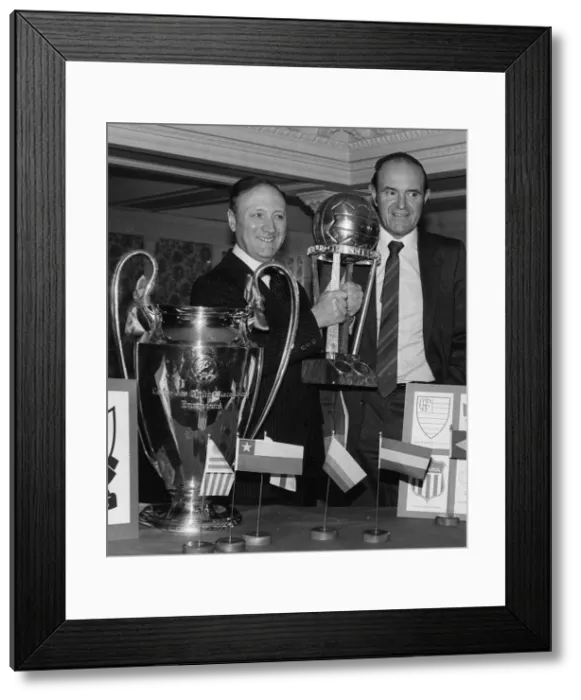Framed Print : John Smith Liverpool Chairman with WCC Trophy 1981 Framed Print : John Smith Liverpool Chairman with WCC Trophy 1981