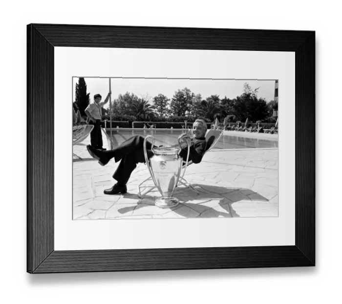 Framed Print : Joe Fagan Manager of Liverpool Football Club, pictured by pool morning after